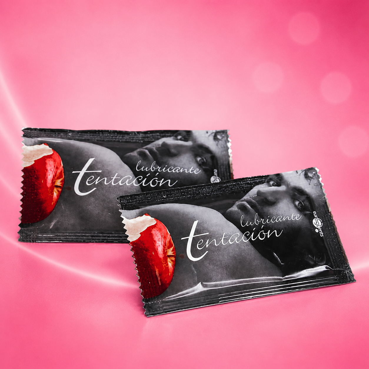 Zwei schwarze Sachets mit Schmiermittel Tentacion, Kokosgeschmack, mit rotem Chili-Design auf rosa Hintergrund