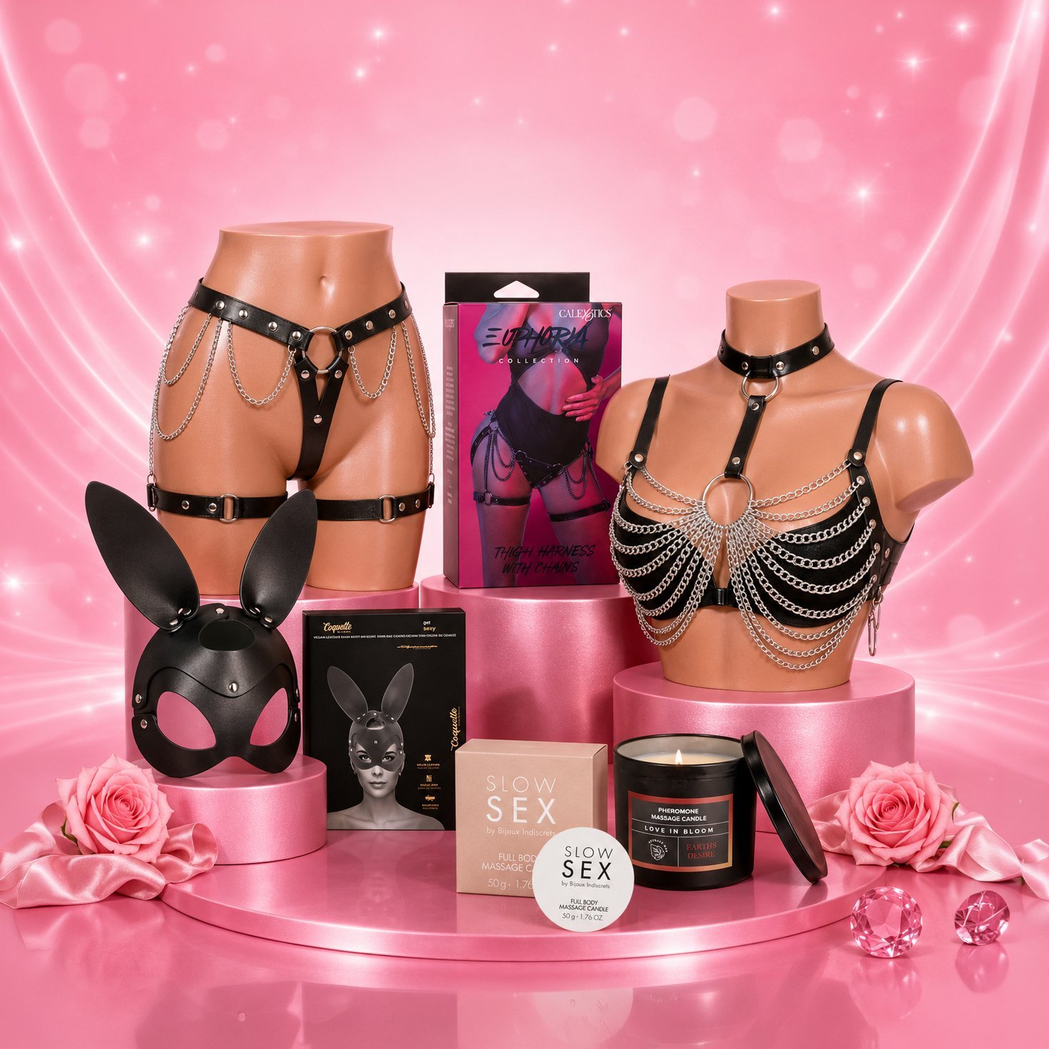 BDSM-Set bestehend aus schwarzem Halsband mit Ketten, schwarzem Hasenohren-Maske, schwarzem Hüftgürtel mit Ketten und Ringen, schwarzem Kettenoberteil, Verpackung und Pflegeprodukten