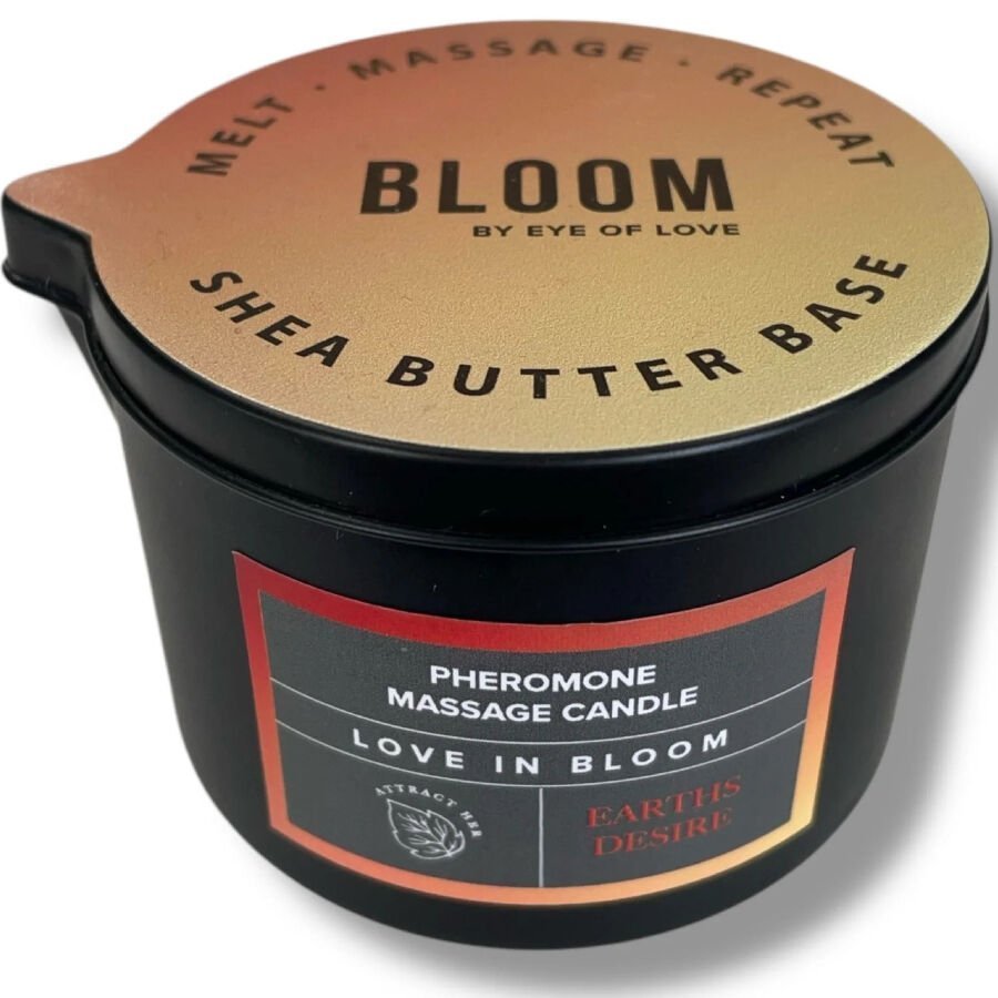 Pheromone Massagekerze Bloom mit Sheabutter-Basis, schwarzes Glas mit goldenem Deckel und rotem Label, Duftrichtung Love in Bloom